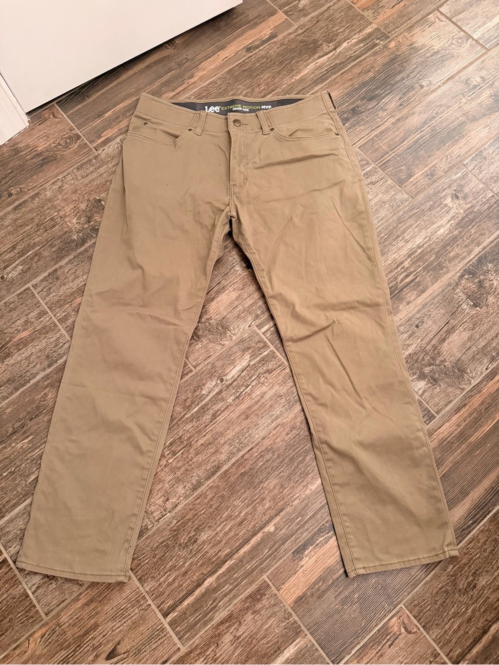 Lee Men’s Khaki Straight Leg Pants